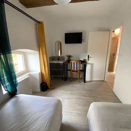 L'annexe Du Chateau De Genix