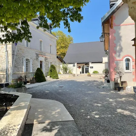 L'annexe Du Chateau De Genix *