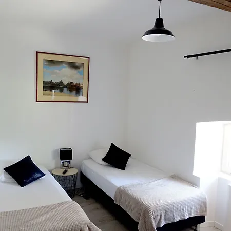 L'annexe Du Chateau De Genix *