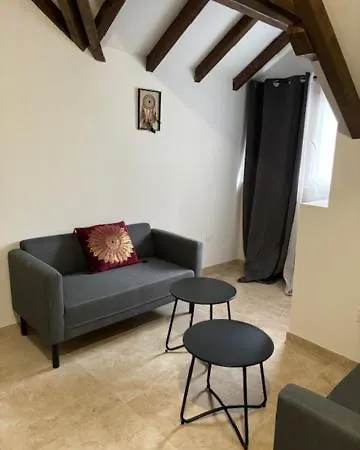 Pensjonat L'annexe Du Chateau De Genix Saint-Genix-sur-Guiers